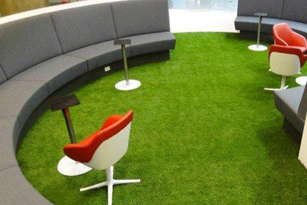 The application of artificial turf in the modern office of commercial decoration